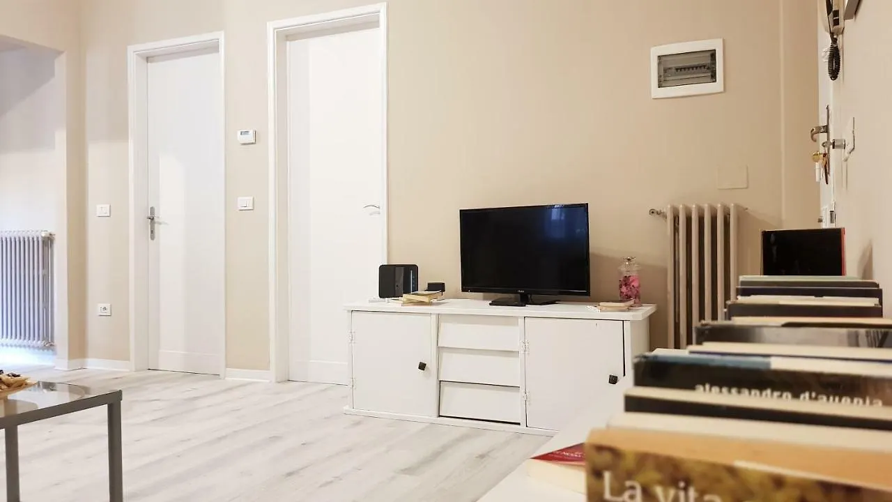 Sweet Living In Florence Apartment